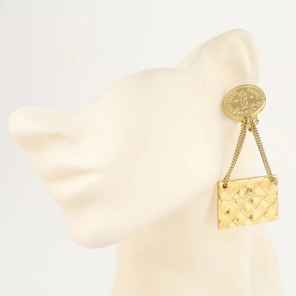 CHANEL CC Logos Quilted Bag Round Coin Clip-On Earrings Gold Tone Auth #40086 - Picture 2 of 7